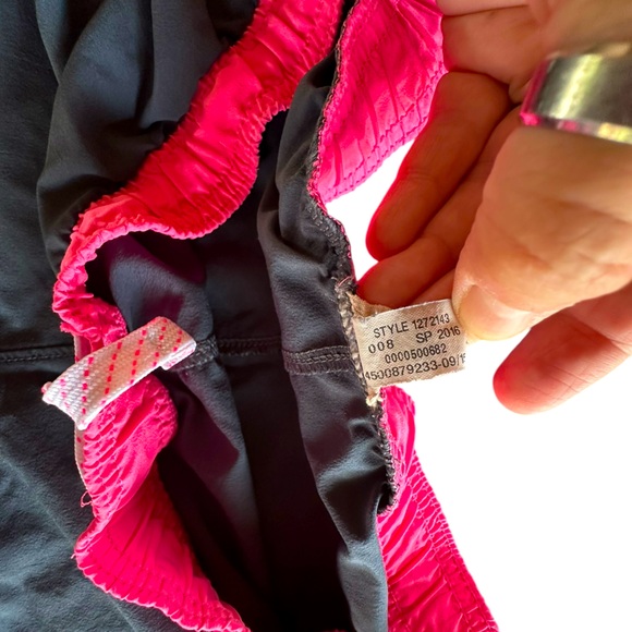 Under Armour • Athletic Shorts • Women’s size S - Picture 4 of 7